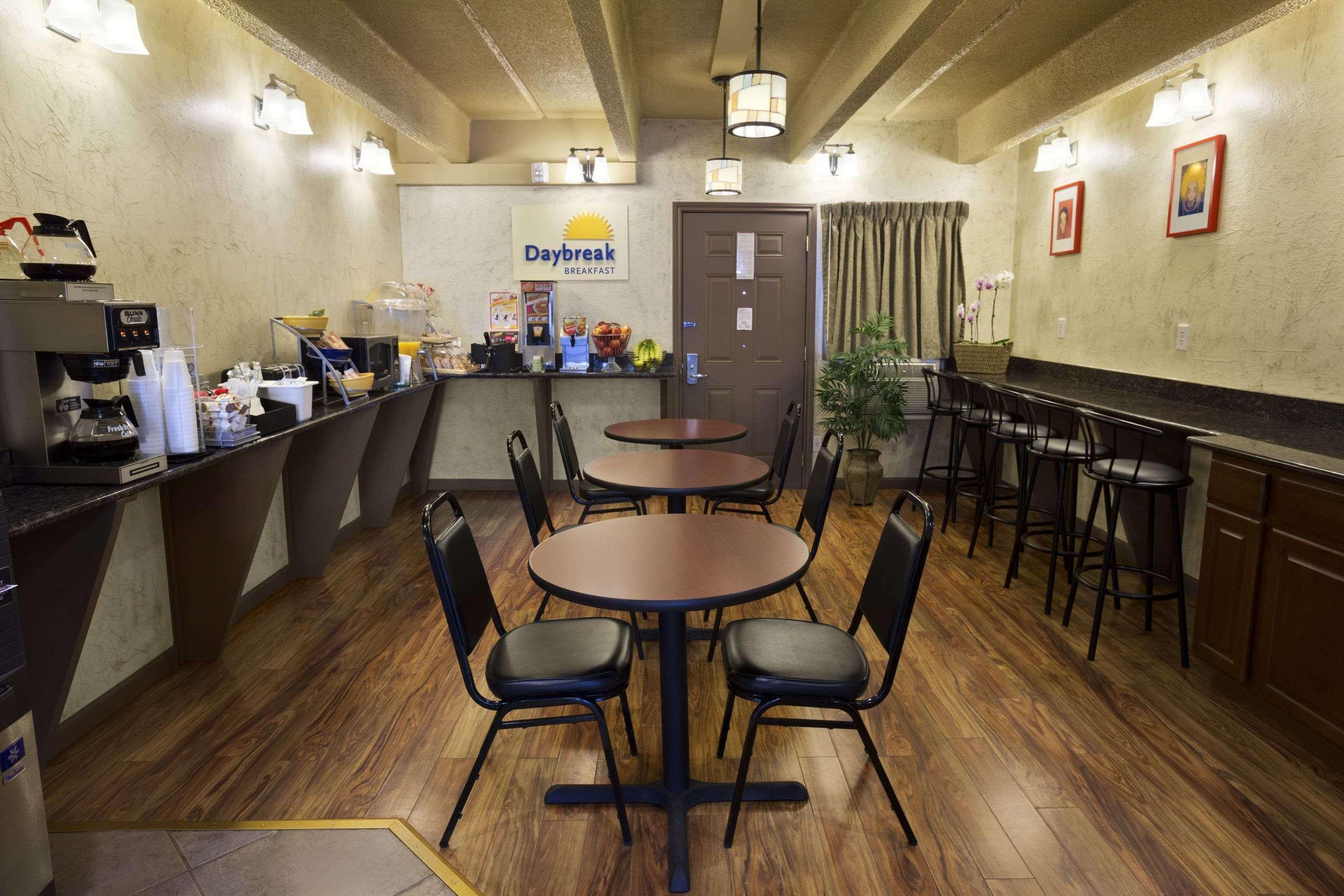 Days Inn By Wyndham Denver Downtown Bagian luar foto